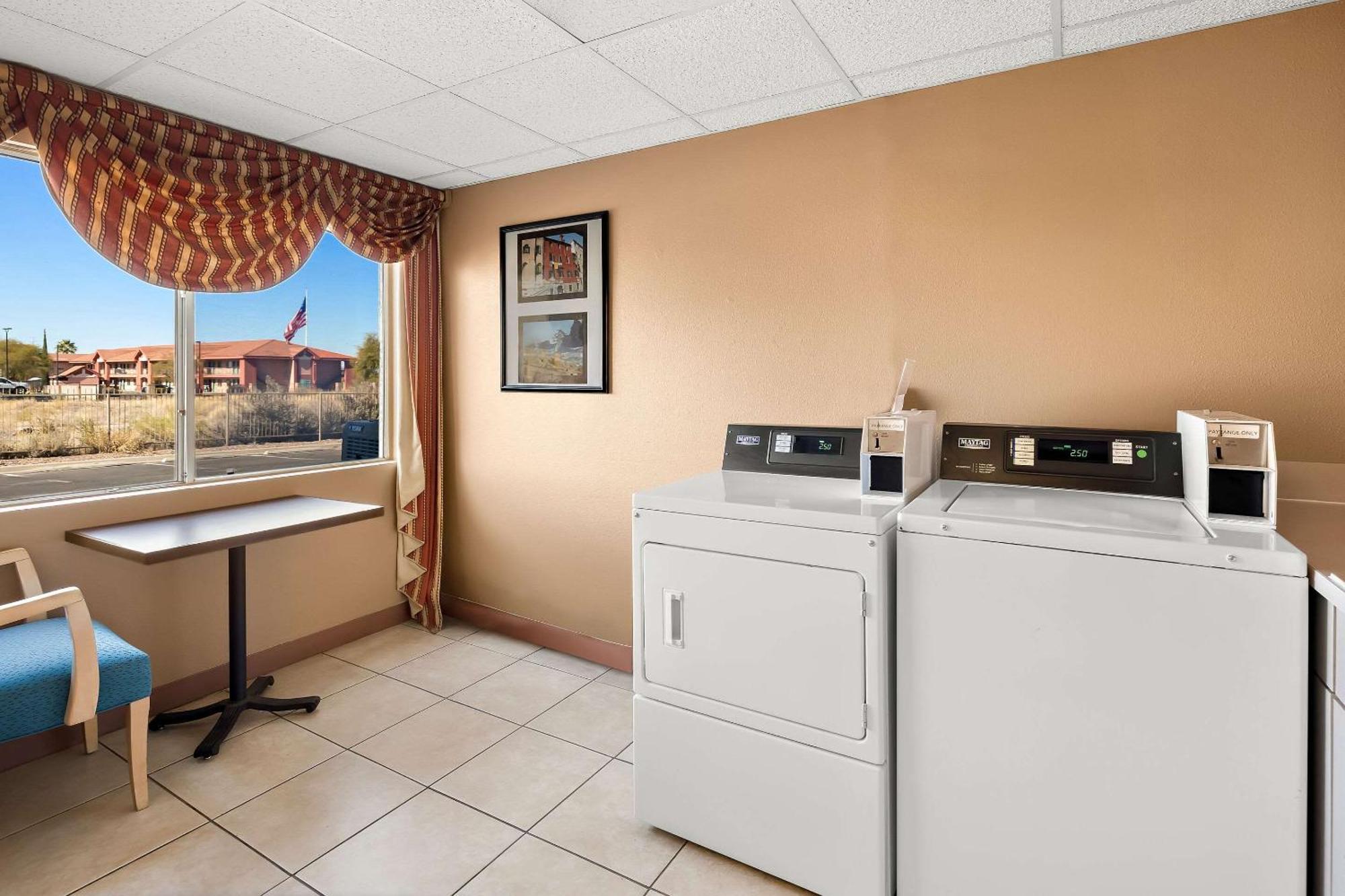 Comfort Inn & Suites Near Kino Sports Complex Drexel Heights Exteriör bild